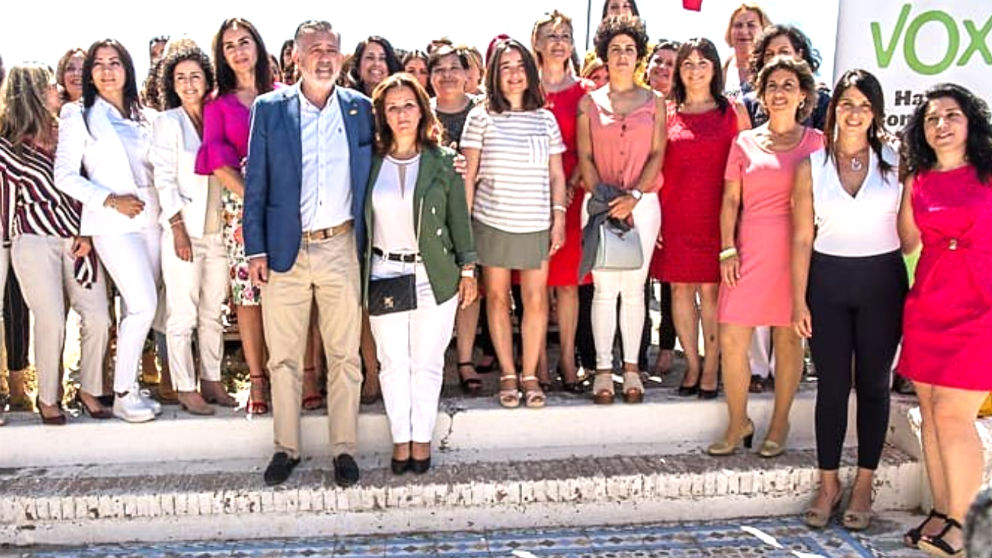 Rosa María Calvente junto al presidente de Vox en Málaga, José Enrique Lara.