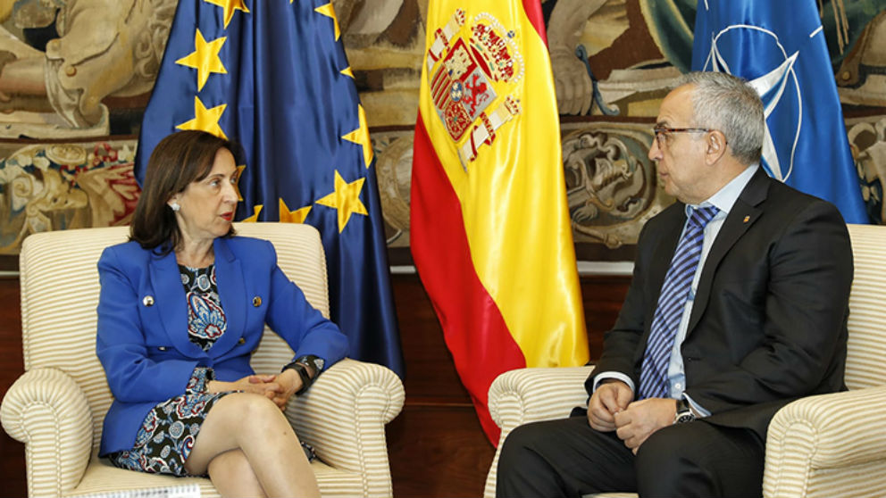 Alejandro Blanco, junto con Margarita Robles.