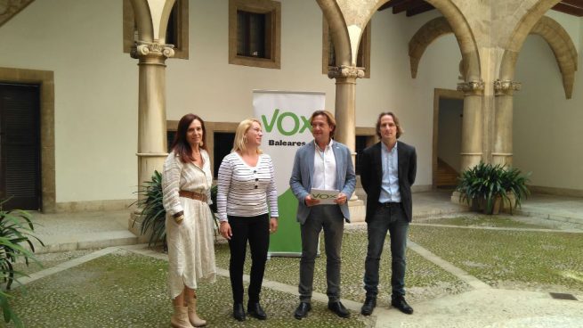 Vox Baleares promete acabar con el «adoctrinamiento catalanista» y «recuperar la libertad»