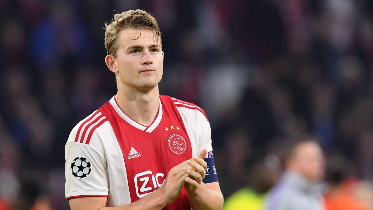 Matthijs de Ligt durante un partido con el Ajax. (AFP).