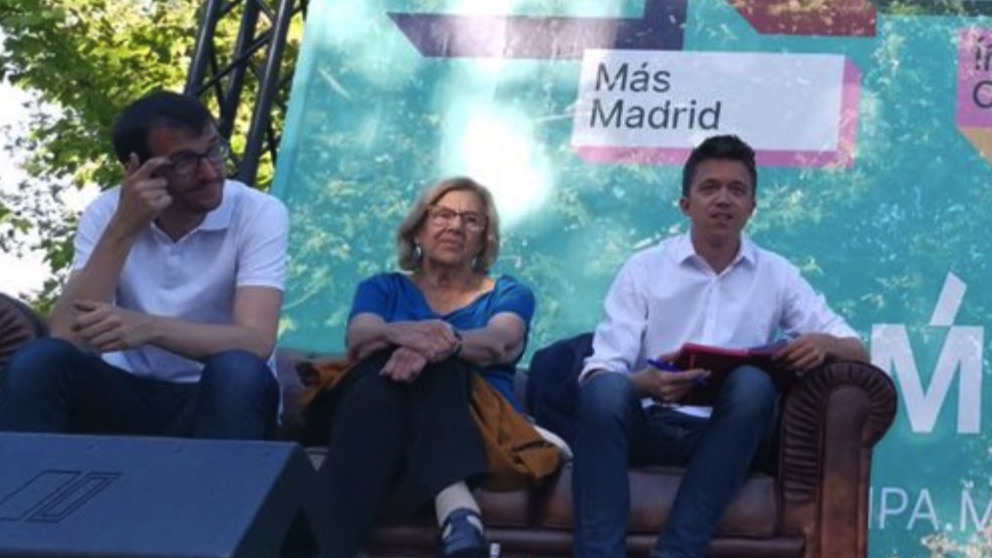 Héctor Tejero Franco junto a Manuela Carmena e Íñigo Errejón. (Foto. Más Madrid)