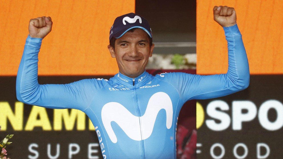 Richard Carapaz celebra la victoria en el Giro. (AFP)