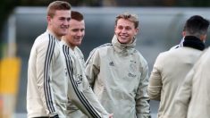 Matthijs De Ligt y Frenkie de Jong en un entrenamiento con el Ajax. (Getty)