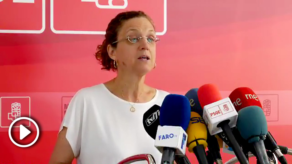 Gloria Rojas, secretaria del PSOE de Melilla, en rueda de prensa.