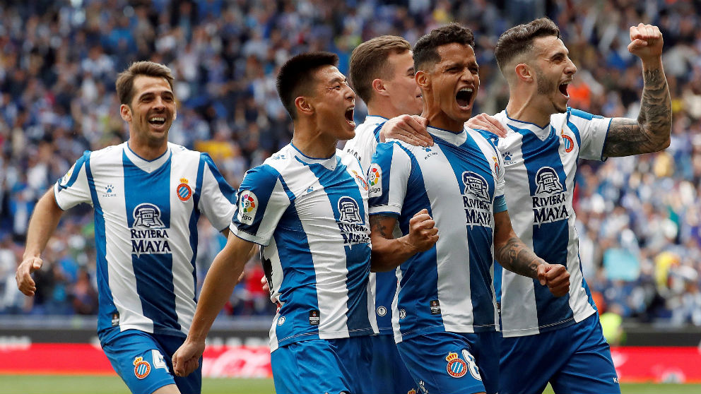 Los jugadores del Espanyol celebran un gol en la victoria frente a la Real Sociedad. (EFE)