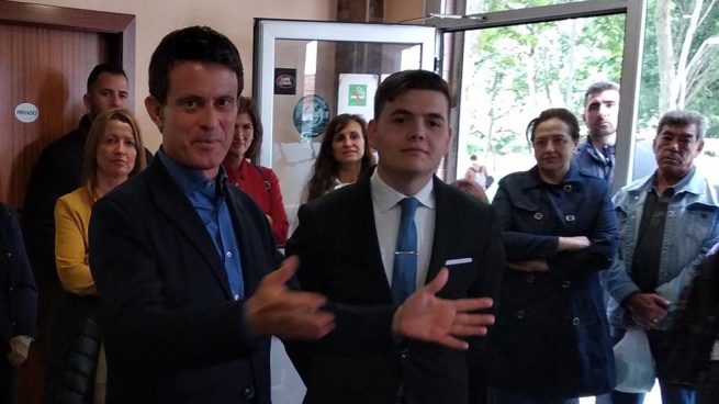 Manuel Valls un encuentro con la comunidad gitana. Foto: EP