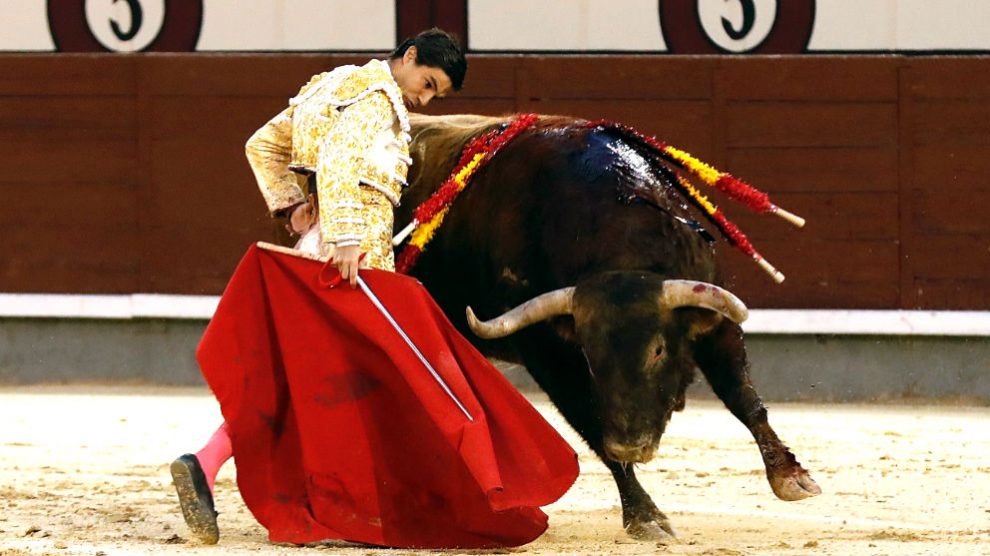 Pablo Aguado durante una de sus faenas (Foto: EFE).