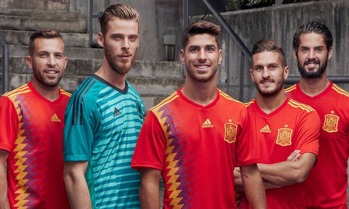 Adidas lleva más de dos décadas vistiendo a la selección española.