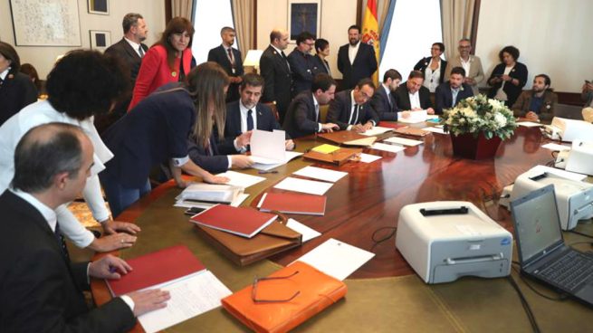 El Parlament aprueba dar una ayuda de 13.000 € a Junqueras y de 900 a Jordi Sánchez