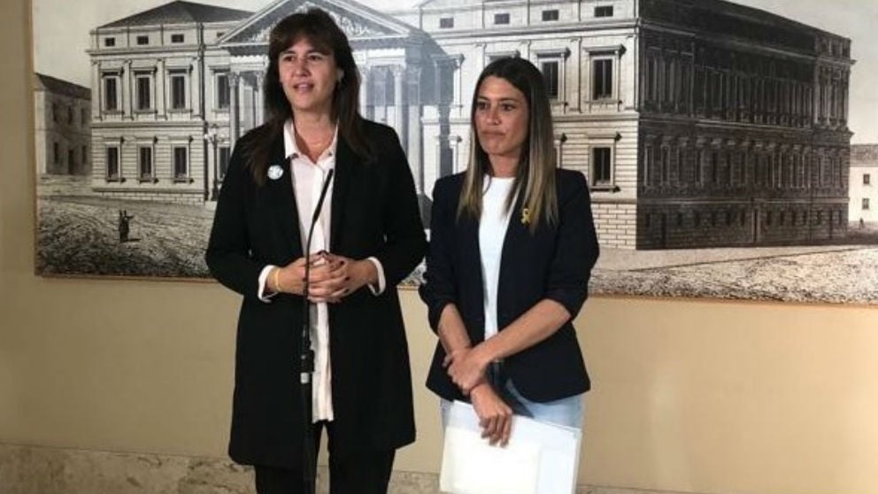 Las diputadas de JxCAT Laura Borràs (izqda.) y Miriam Nogueras.