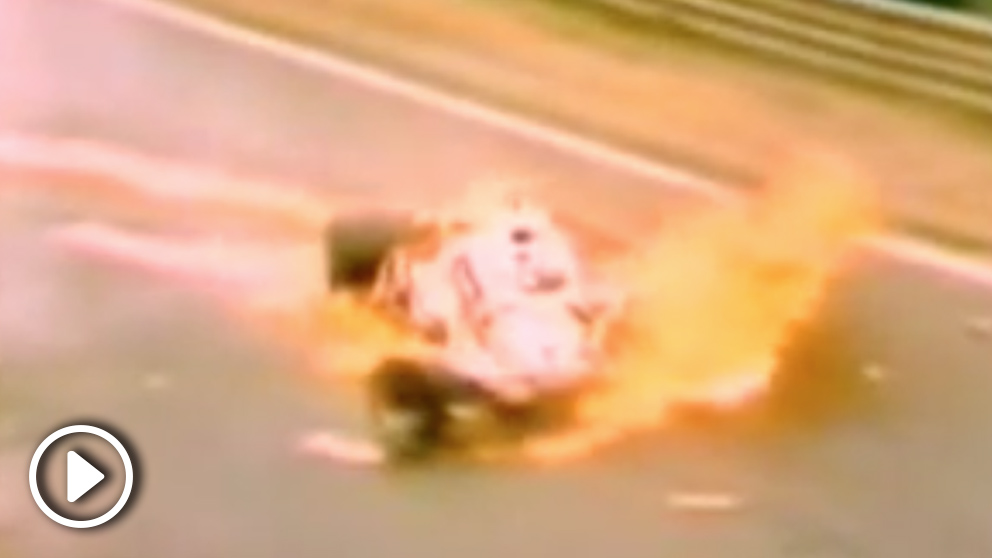 Así quedó el coche de Niki Lauda tras su accidente en Nurburgring.