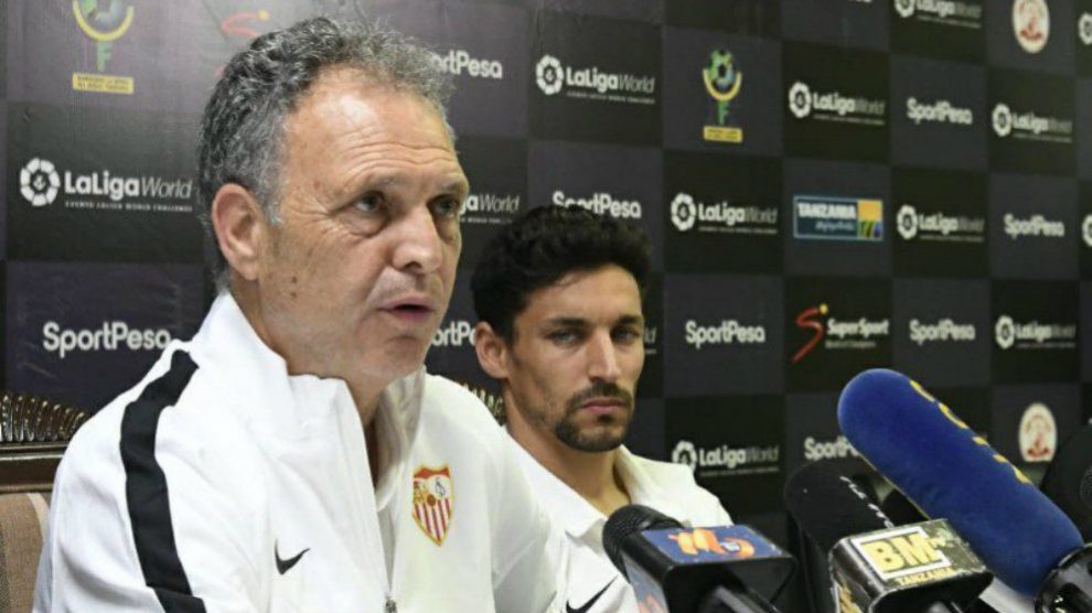 Joaquín Caparrós en rueda de prensa (@SevillaFC)