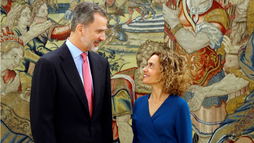 El rey Felipe VI con la nueva presidenta del Congreso, Meritxell Batet, este miércoles en Zarzuela. (Foto: EFE)
