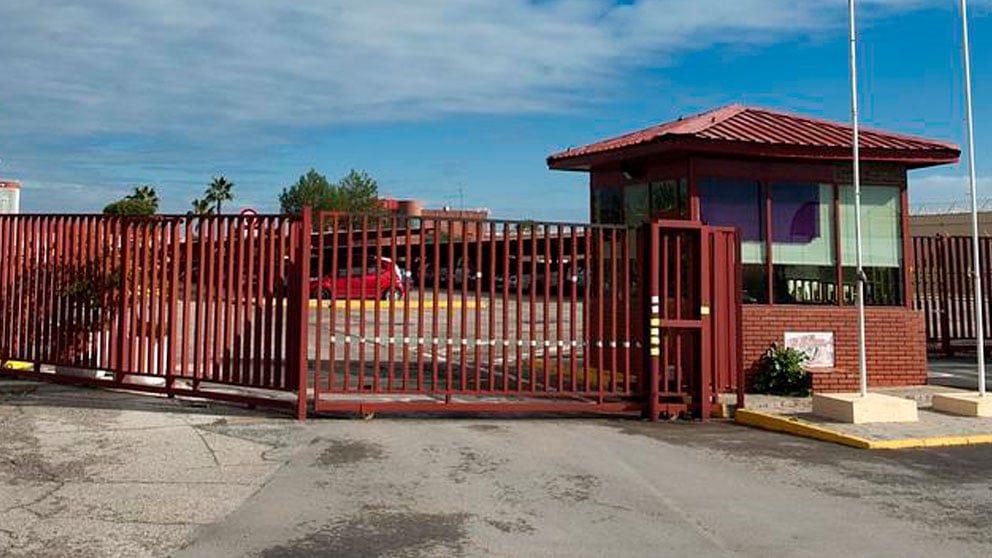 Puerta exterior de la cárcel Sevilla I. Foto: Agencias