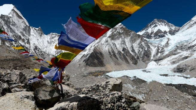 Mueren dos alpinistas en el Everest en una jornada de excesiva afluencia a la cima