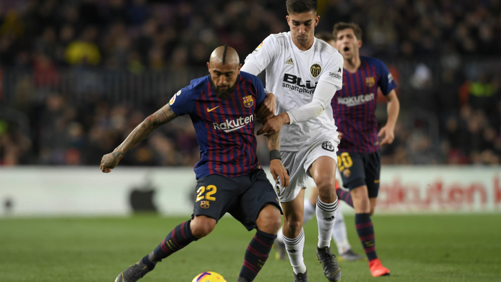 Imagen de un partido entre el Barcelona y el Valencia (AFP)