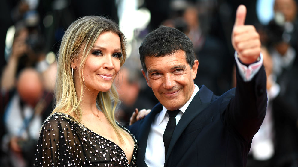 Banderas y su pareja Nicole Kimpel este sábado en Cannes (Foto: AFP).