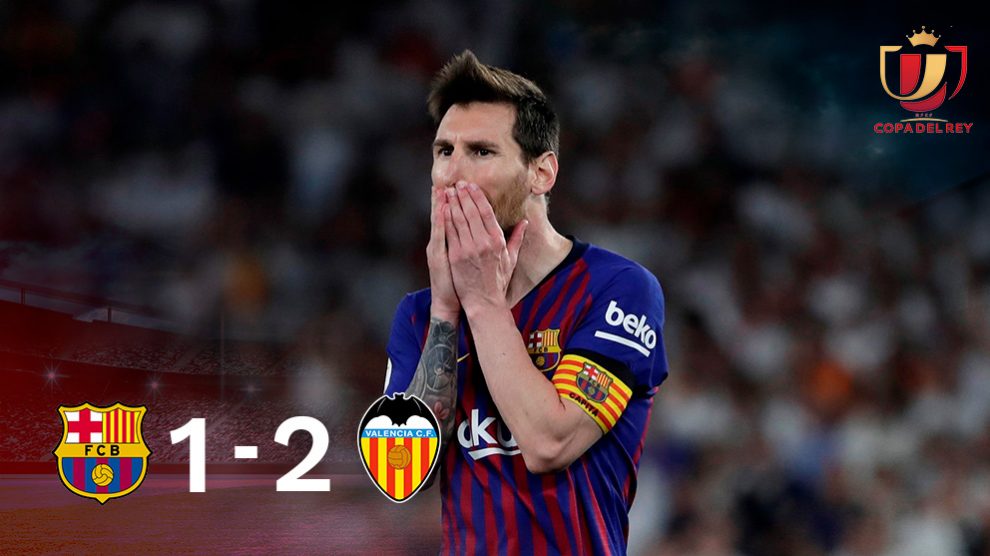 Leo Messi se lamenta tras fallar una ocasión.