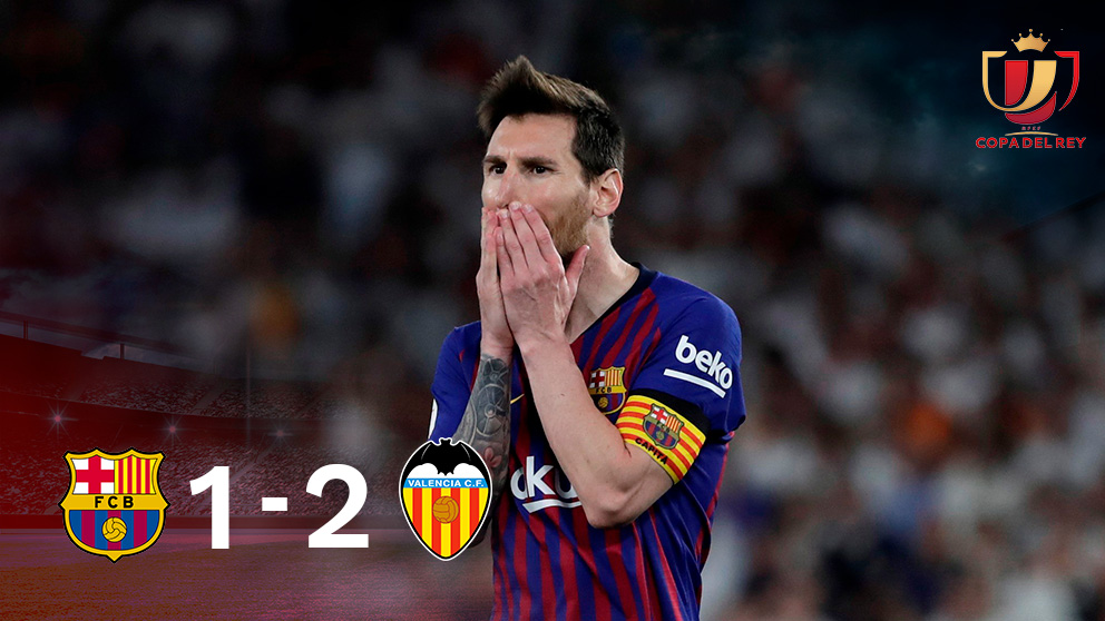 Leo Messi se lamenta tras fallar una ocasión.