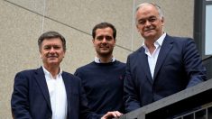 El Candidato al Parlamento Europeo, Esteban González Pons (d), junto con el candidato a las Cortes de Castilla y León, Francisco Vázquez (i), y el Candidato al Ayuntamiento de Segovia, Pablo Pérez