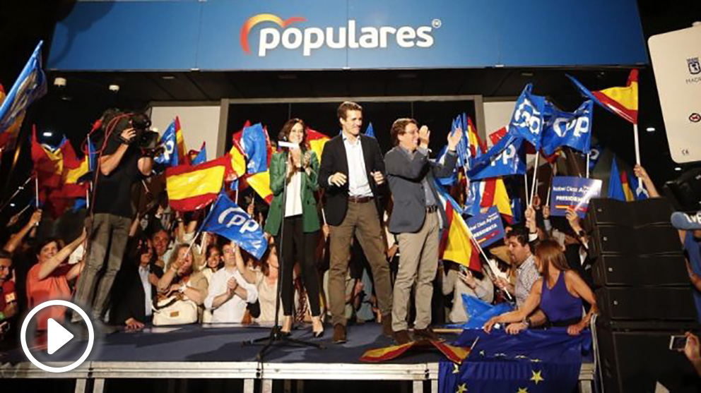 Los candidatos del PP en el balcón de Génova. (Foto. EFE)