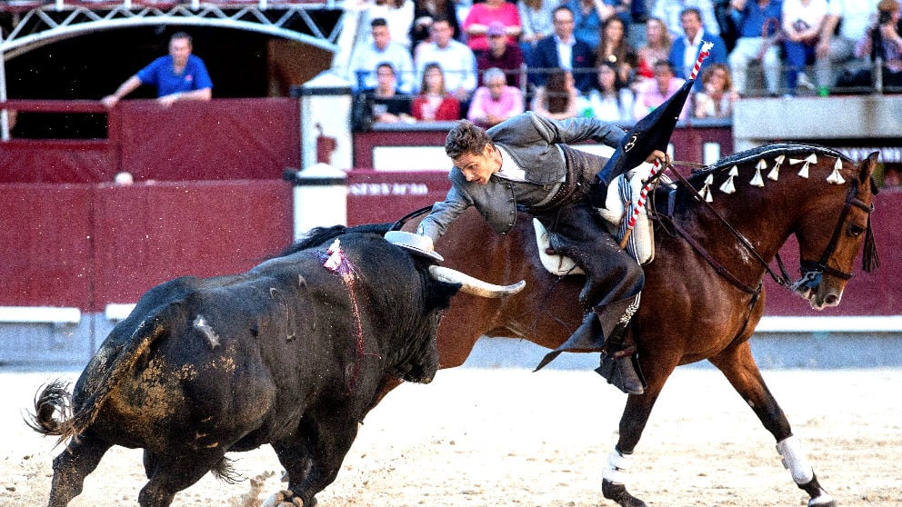 Martín Burgos durante su faena (Foto: EFE).