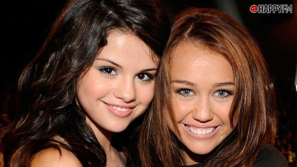 Miley Cyrus revoluciona las redes sociales con un comentario sobre Selena Gomez