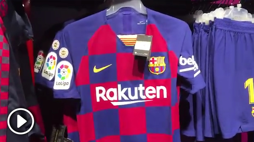 Tomate calcular almacenamiento Barcelona: Indignación en el barcelonismo con la nueva camiseta que cuesta  155 euros