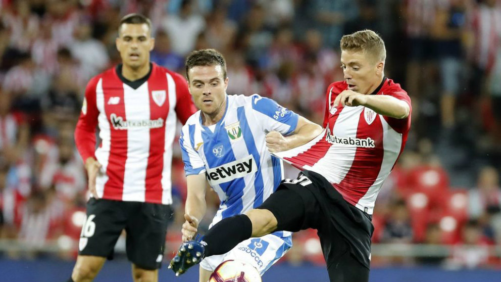 Javi Eraso con Muniain (EFE)