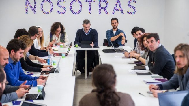 Pablo Iglesias con los líderes territoriales en una reunión en 2018. (Foto. Podemos)