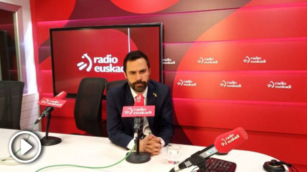 Roger Torrent durante la entrevista en Radio Euskadi.