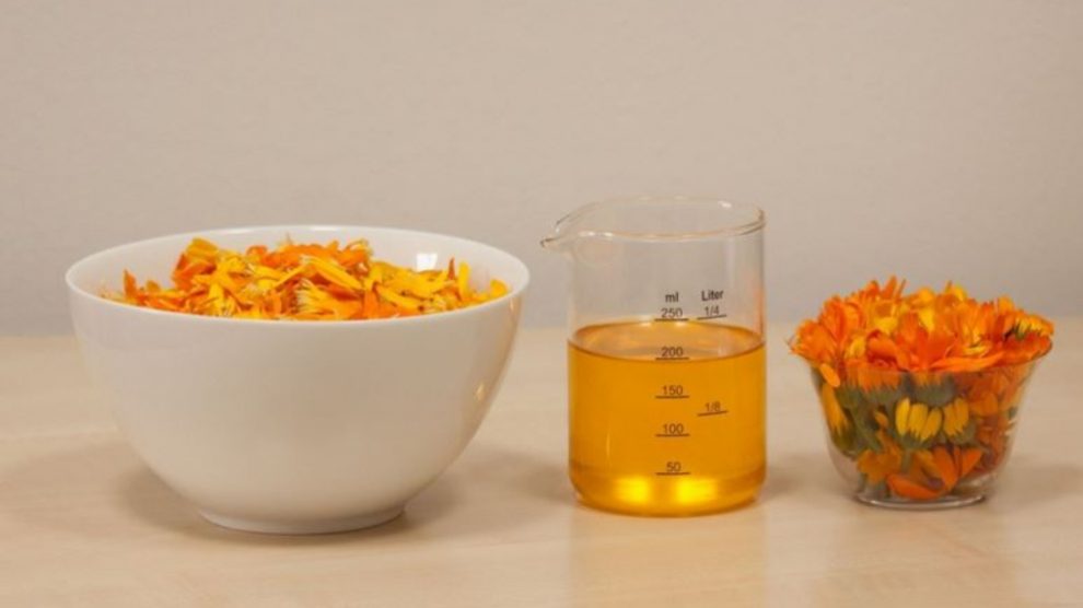 Los usos de los principios esenciales de la cosmética están basadas en aceites que aportan muchas propiedades.
