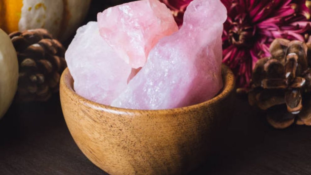 Aprende cómo limpiar el cuarzo rosa de forma correcta