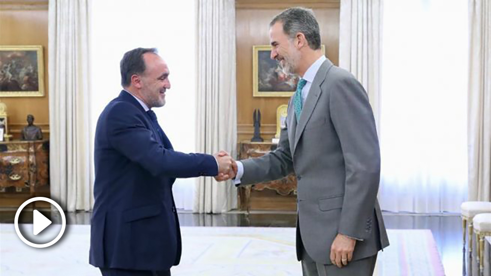 El Rey con el presidente de UPN, Javier Esparza