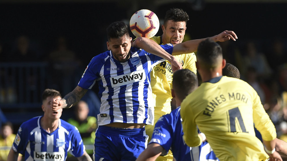 Guillermo Maripán en un partido con el Villarreal (AFP)