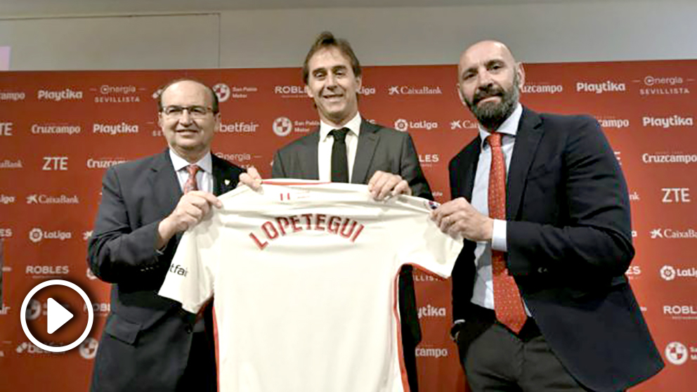 José Castro y Monchi con JUlen Lopetegui en su presentación como nuevo entrenador del Sevilla (@SevillaFC)