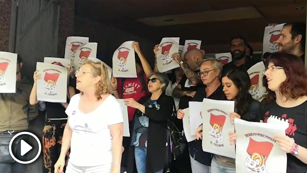 Activistas de Arran protestan frente a la sede de SCC.