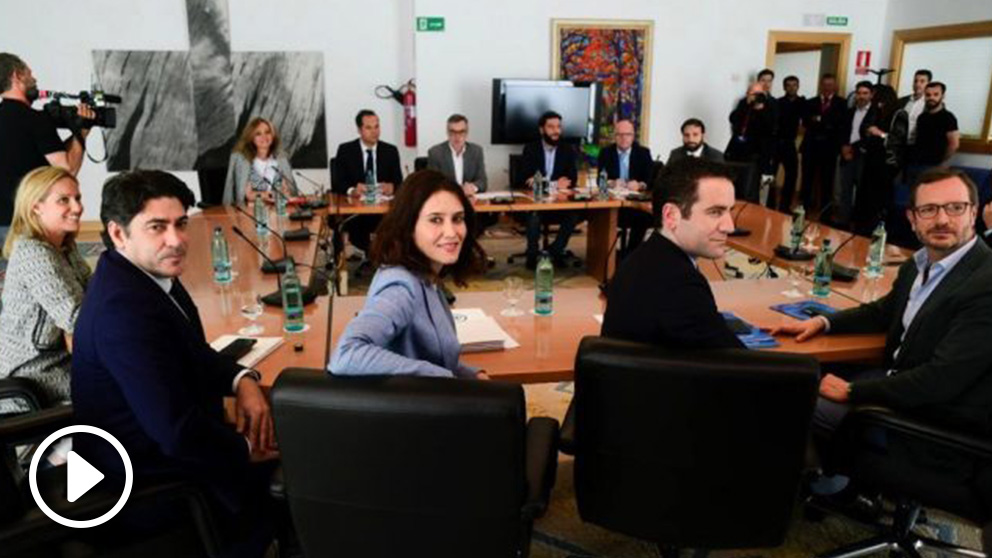 Reunión entre PP y Ciudadanos en la Asamblea de Madrid. (Foto. PP)