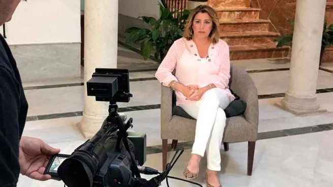 Susana Díaz vuelve a Canal Sur tras 15 meses ausente… ¡Y se queja de «falta de pluralidad política»!