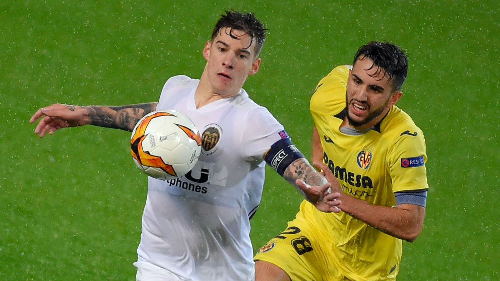 Santi Mina en un partido ante el Villarreal (AFP)