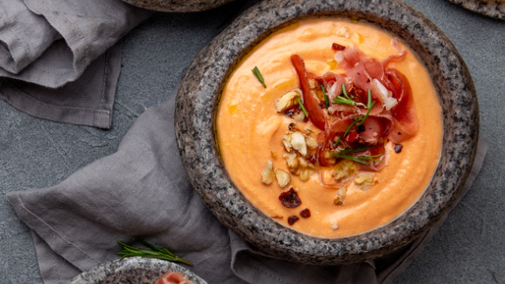 Receta de sopa de ajo con tomate