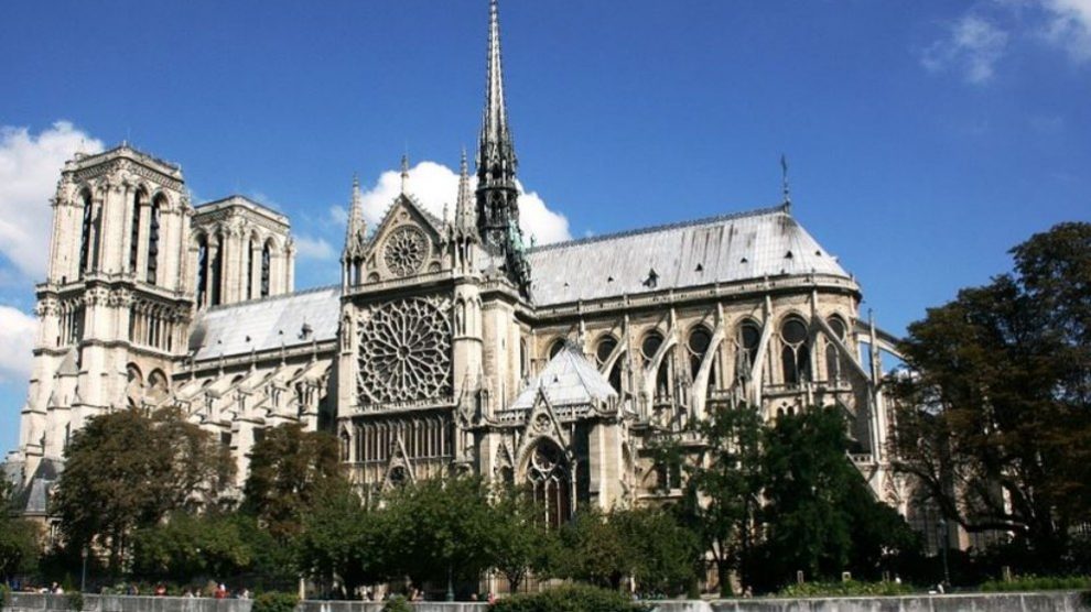 De estilo gótico, es la sede de la archidiócesis de París, la capital francesa.
