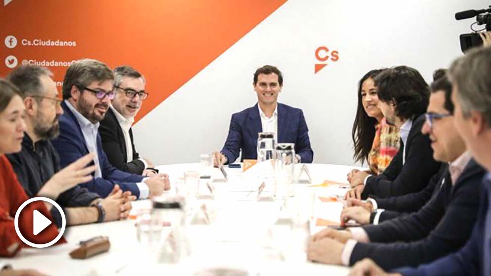 Albert Rivera, rodeado de la cúpula de Ciudadanos.