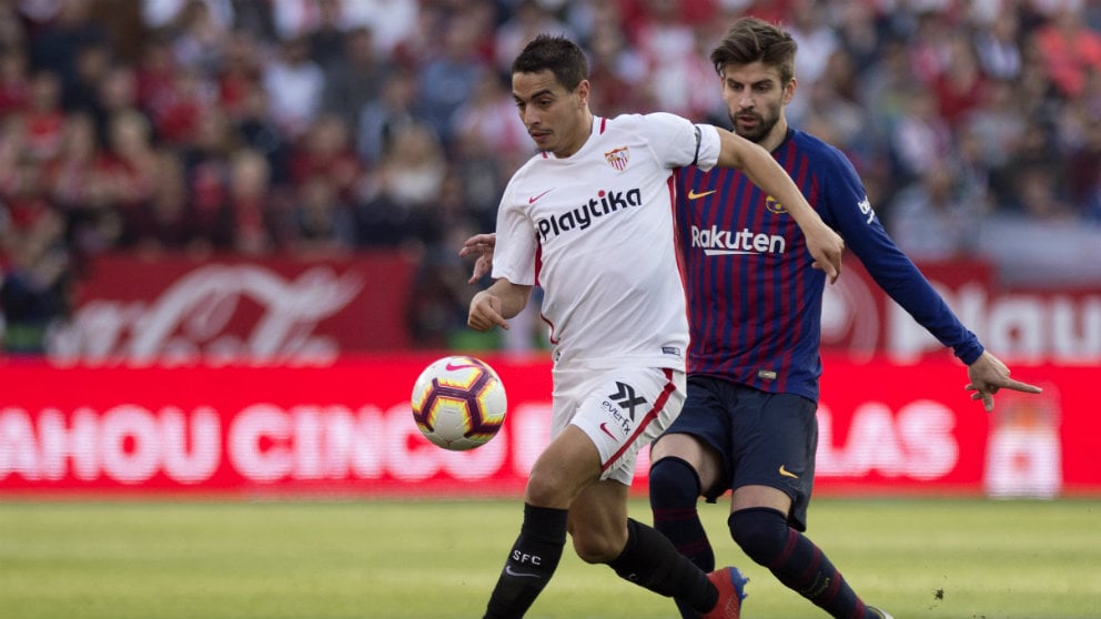 Ben Yedder y Piqué (AFP)