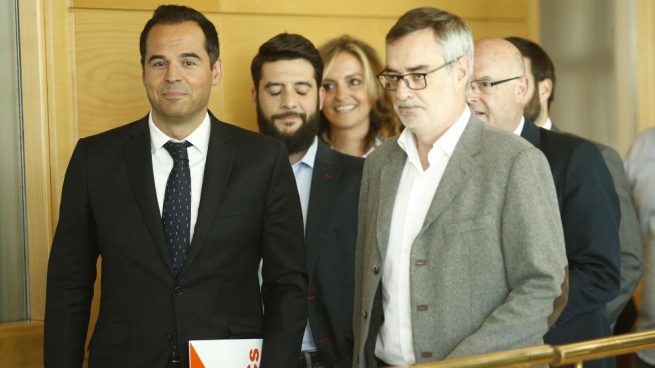 C’s acudió a la votación de la Mesa y la Presidencia de la Asamblea de Madrid sin pactar los puestos con Vox