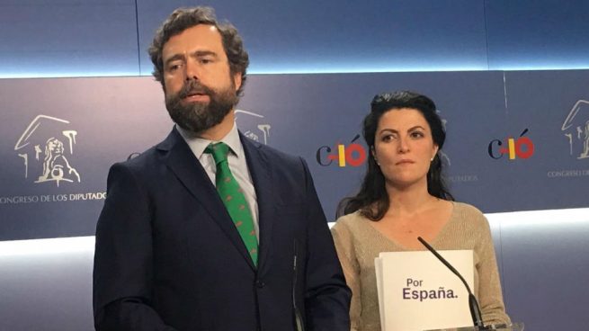 Iván Espinosa de los Monteros y Macarena Olona, en el Congreso de los Diputados.
