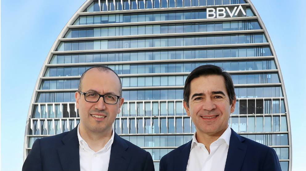 Onur Genç y Carlos Torres, CEO y presidente, respectivamente, de BBVA.