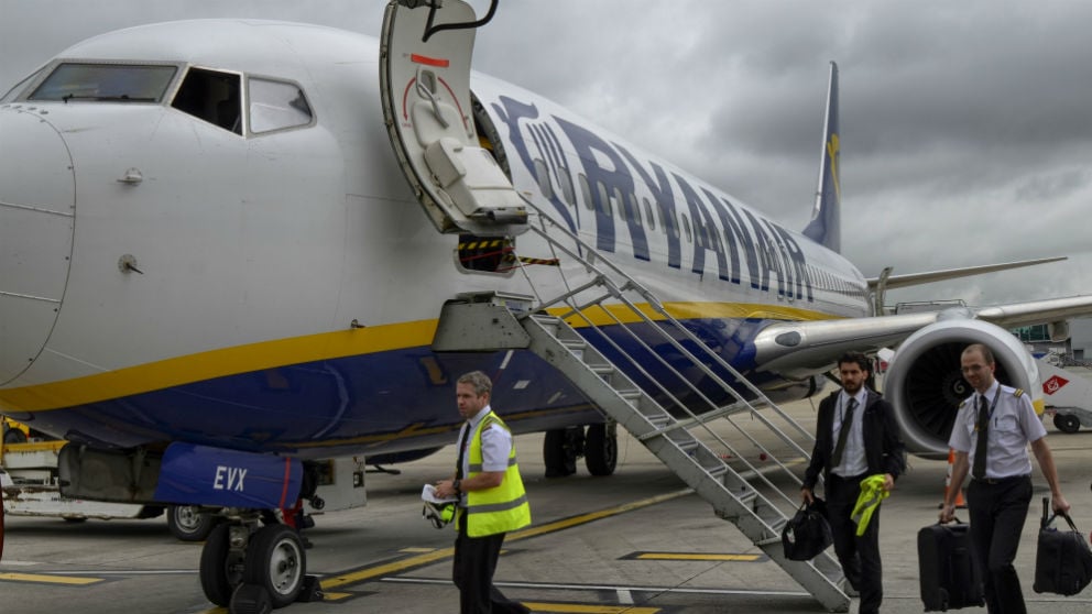 Un avión de Ryanair en la pista del aeropuerto de Stansted (Londres, Reino Unido).  (Foto: iStock)