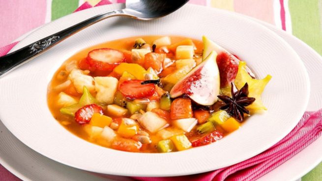 Sopa de macedonia de frutas de temporada