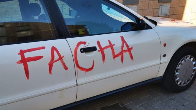 Atacan el coche del Pablo Casado de Vox en la localidad andaluza de Tomares
